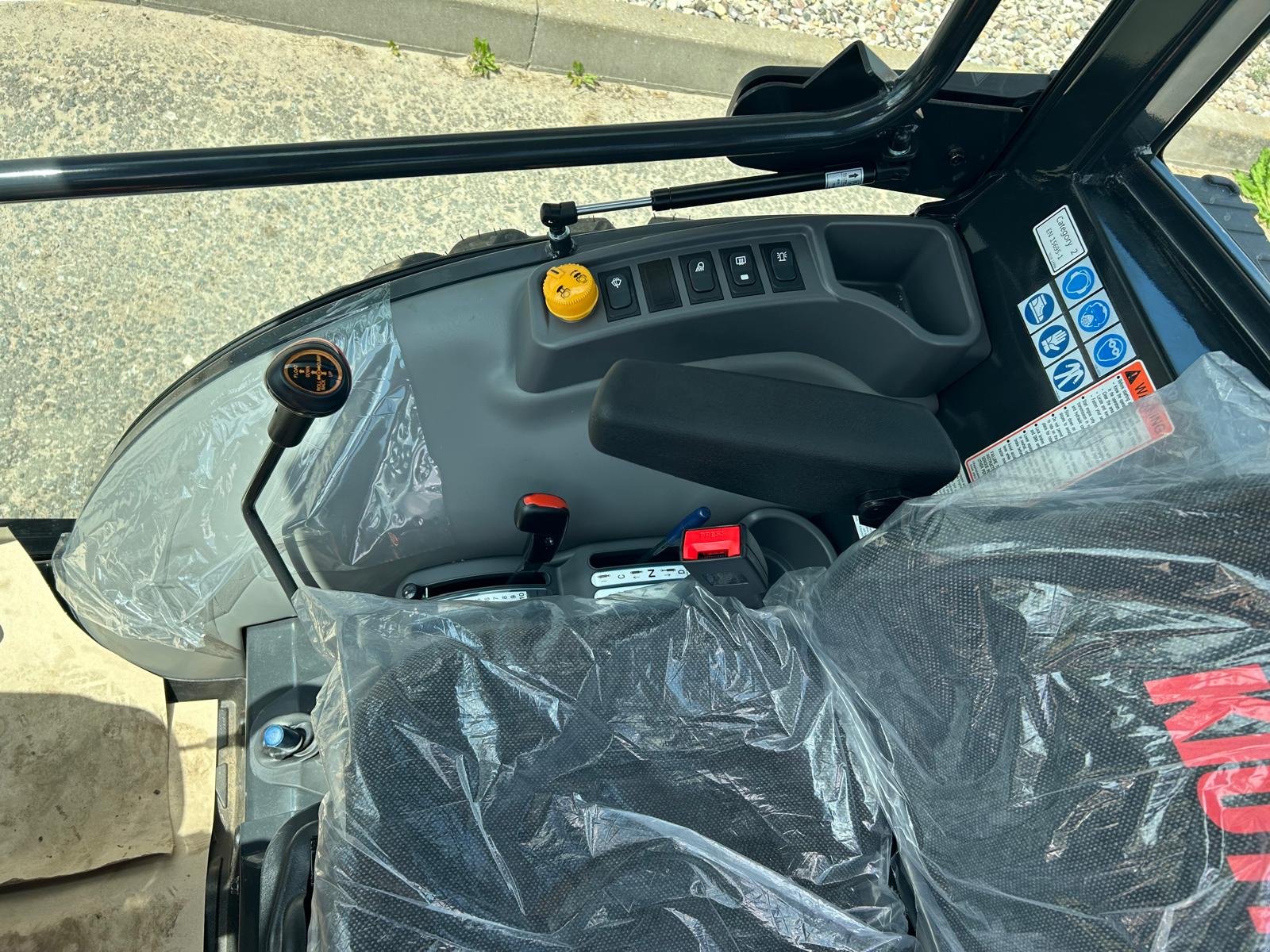 Kommunaltraktor typu Kioti CK4030, Neumaschine v Klempau (Obrázek 11)