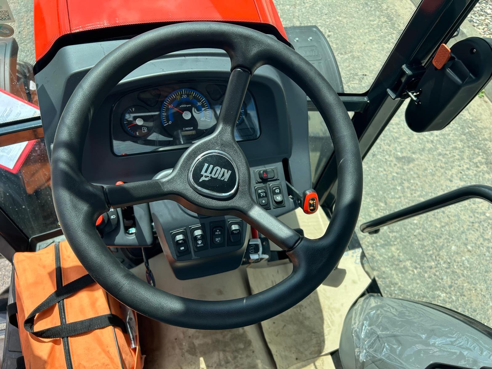 Kommunaltraktor typu Kioti CK4030, Neumaschine v Klempau (Obrázek 12)