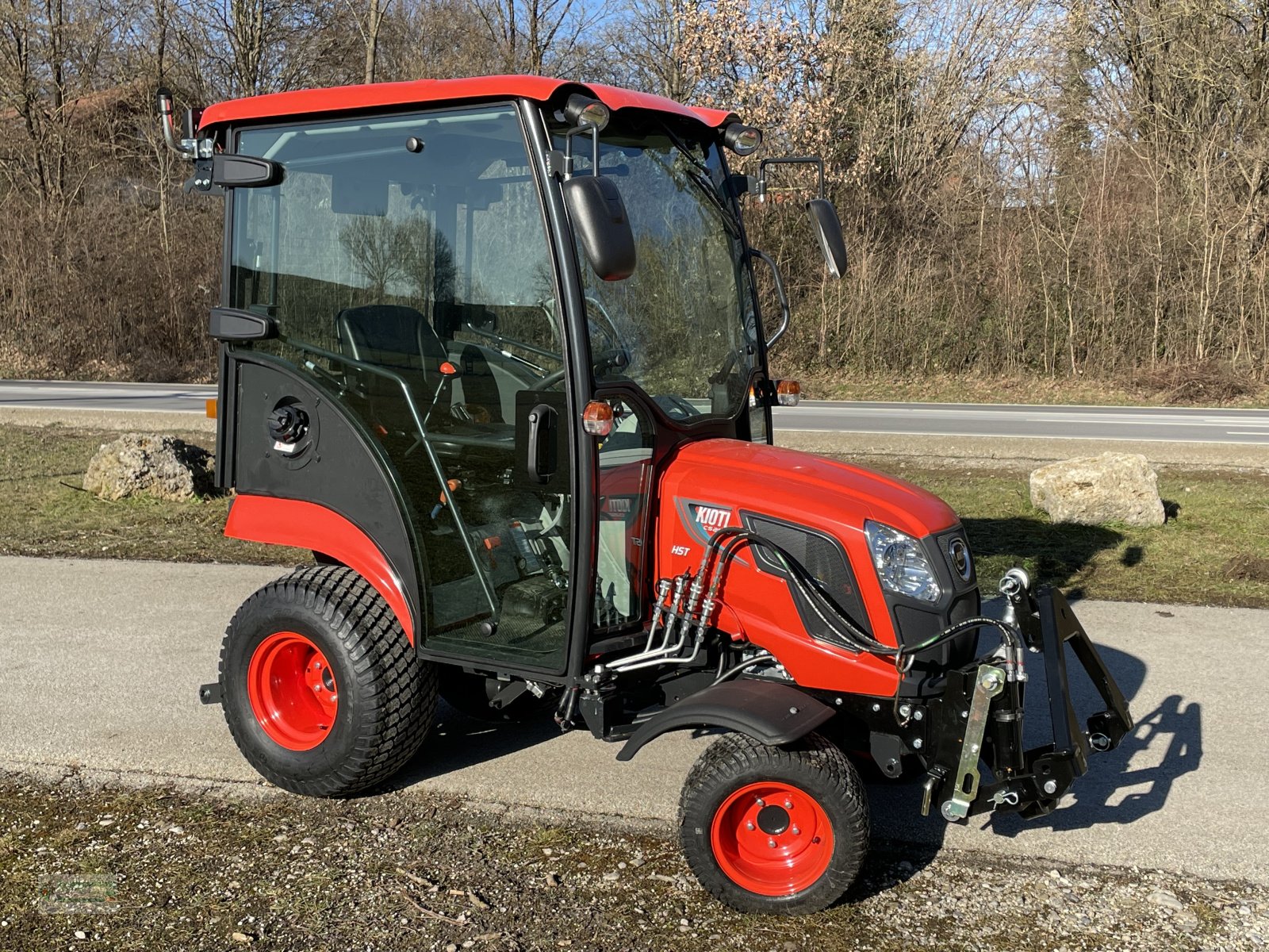 Kommunaltraktor des Typs Kioti CS 2520, Neumaschine in Oberhaching (Bild 1)