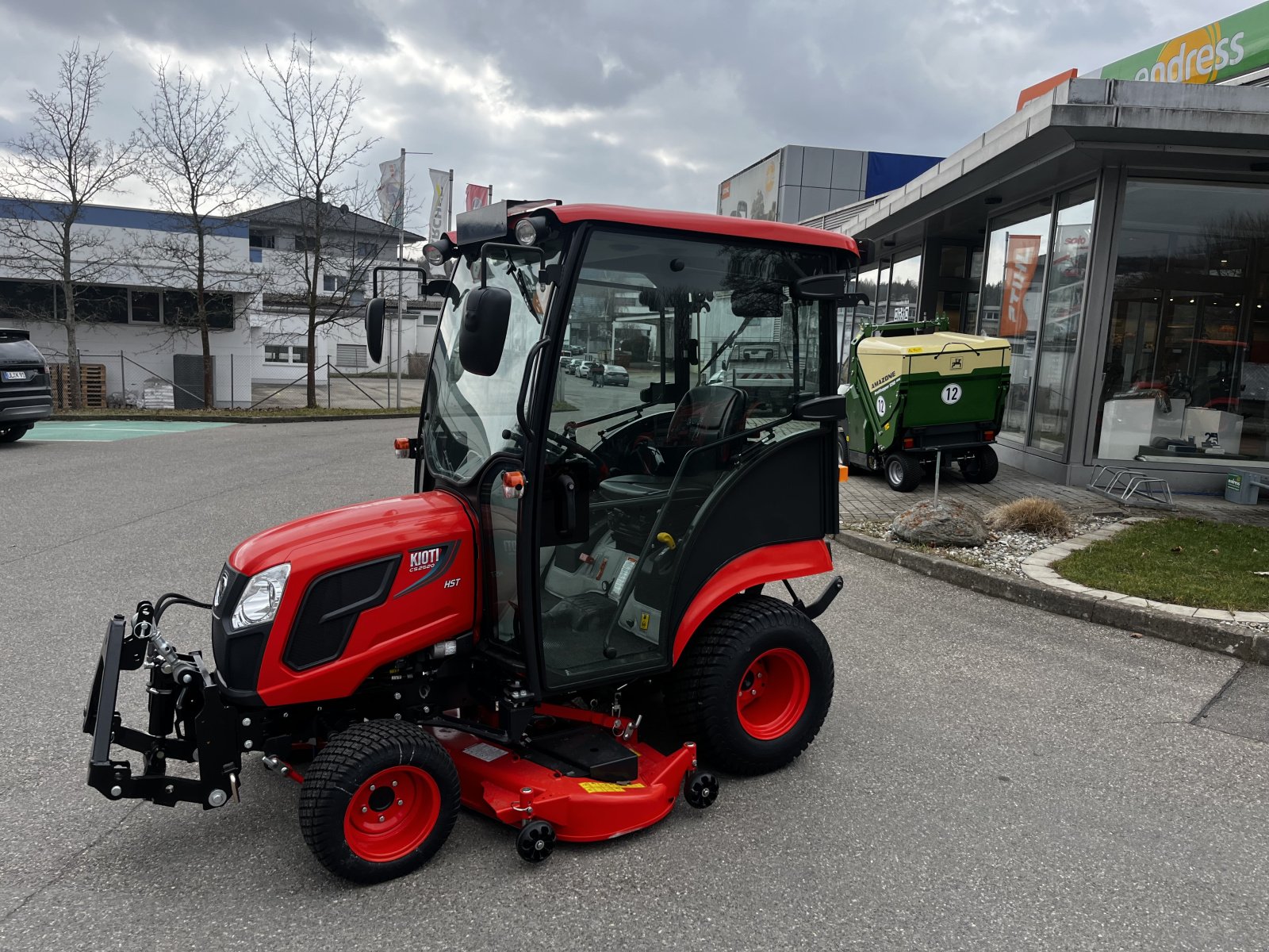 Kommunaltraktor of the type Kioti CS2520, Neumaschine in Ulm (Söflingen) (Picture 3)