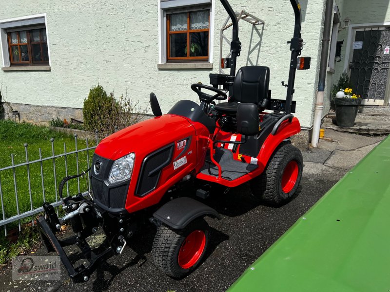 Kommunaltraktor van het type Kioti CS2520, Neumaschine in Regen (Foto 1)