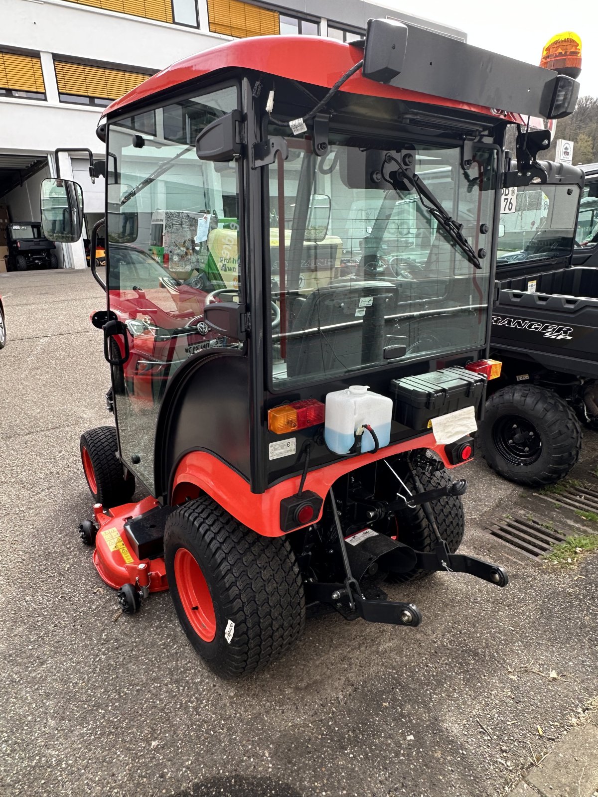 Kommunaltraktor des Typs Kioti CS2520H, Neumaschine in Esslingen (Sirnau) (Bild 4)