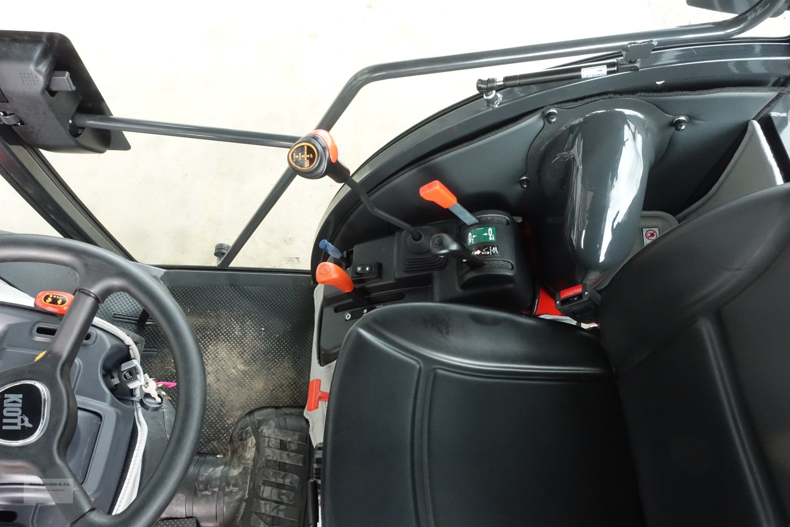 Kommunaltraktor typu Kioti CS2520H, Neumaschine v Tapfheim (Obrázek 15)