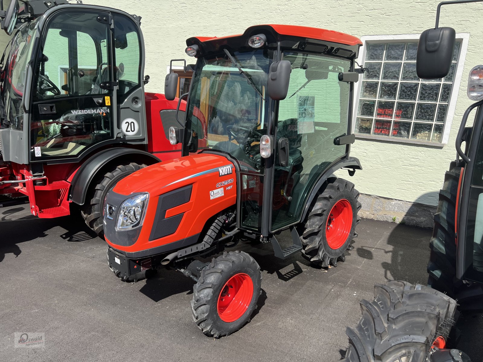 Kommunaltraktor typu Kioti CX2510HST, Neumaschine v Regen (Obrázek 1)