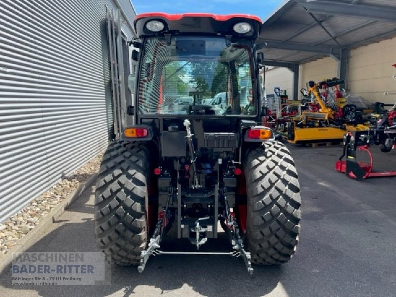 Kommunaltraktor des Typs Kioti DK6020CH Frontlader, Neumaschine in Freiburg (Bild 3)