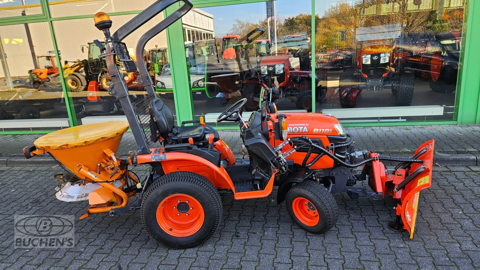 Kommunaltraktor typu Kubota B1-181 Winterdienst, Gebrauchtmaschine v Olpe (Obrázek 12)