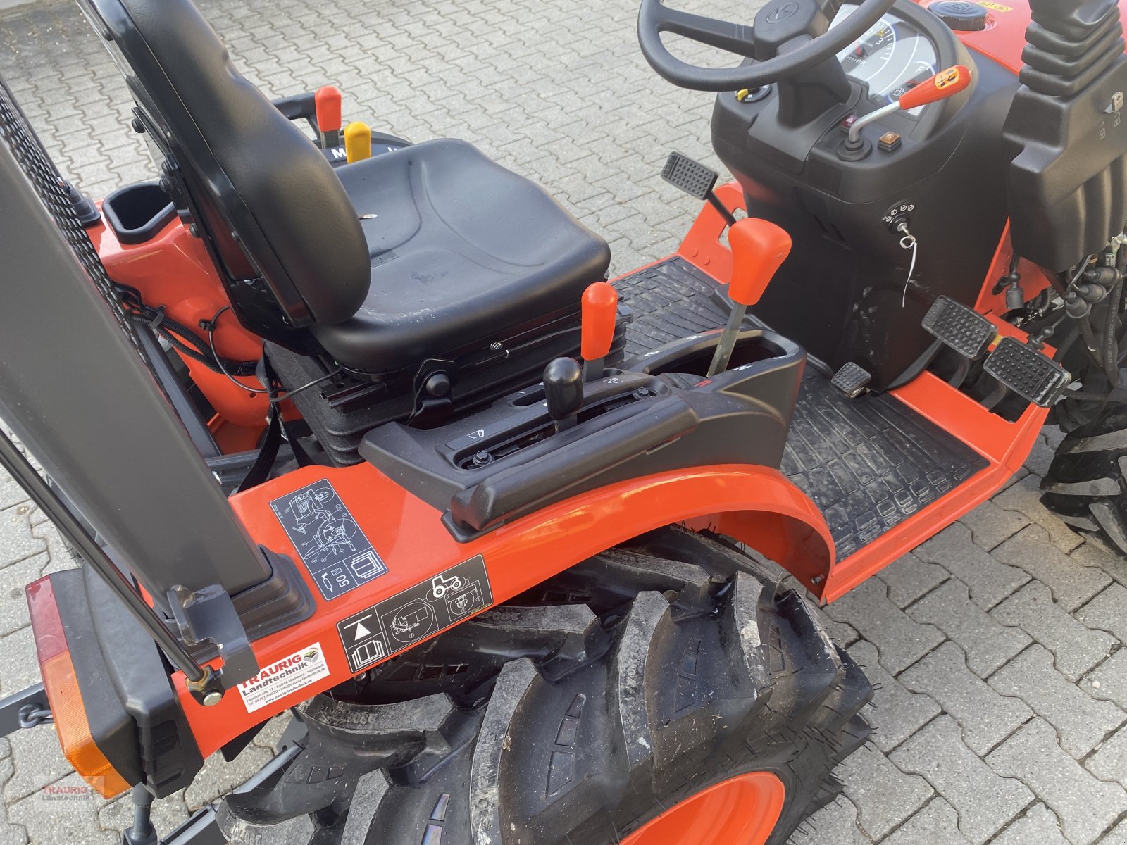 Kommunaltraktor typu Kubota B1241, Neumaschine v Mainburg/Wambach (Obrázek 11)