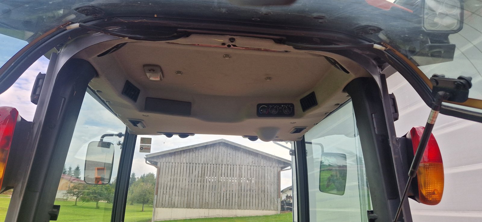 Kommunaltraktor typu Kubota B2 231 290h Klima Winterdienst EZ 28.12.2021 Mähwerk Salzstreuer Schneepflug, Gebrauchtmaschine v Palling (Obrázek 8)