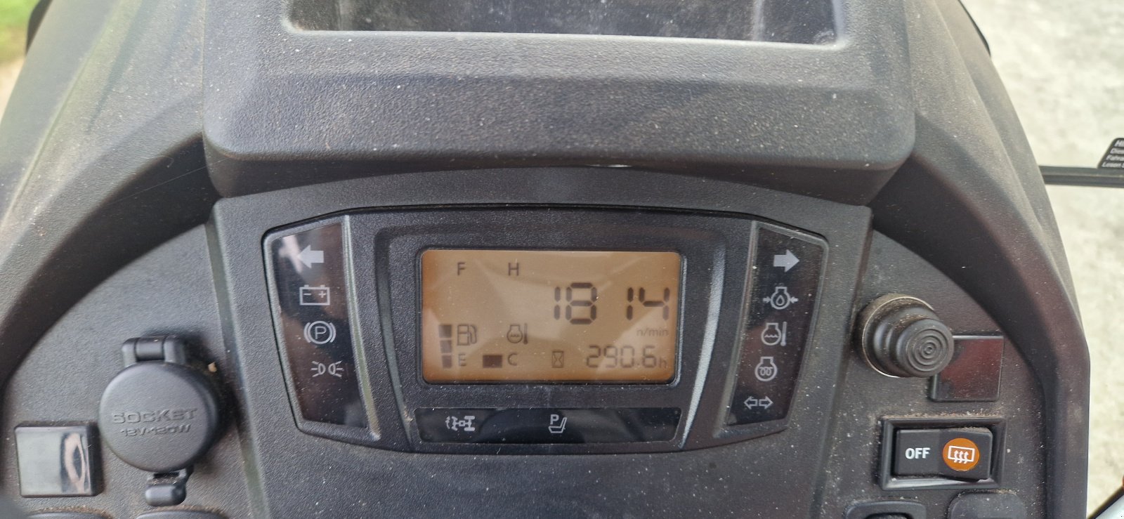 Kommunaltraktor typu Kubota B2 231 290h Klima Winterdienst EZ 28.12.2021 Mähwerk Salzstreuer Schneepflug, Gebrauchtmaschine v Palling (Obrázek 9)