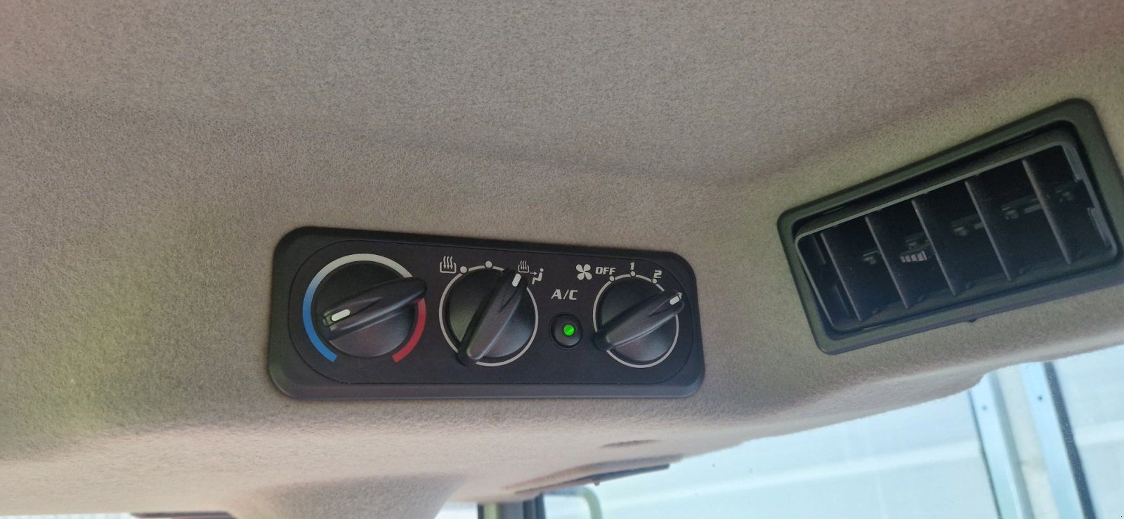 Kommunaltraktor typu Kubota B2 231 290h Klima Winterdienst EZ 28.12.2021 Mähwerk Salzstreuer Schneepflug, Gebrauchtmaschine w Palling (Zdjęcie 10)