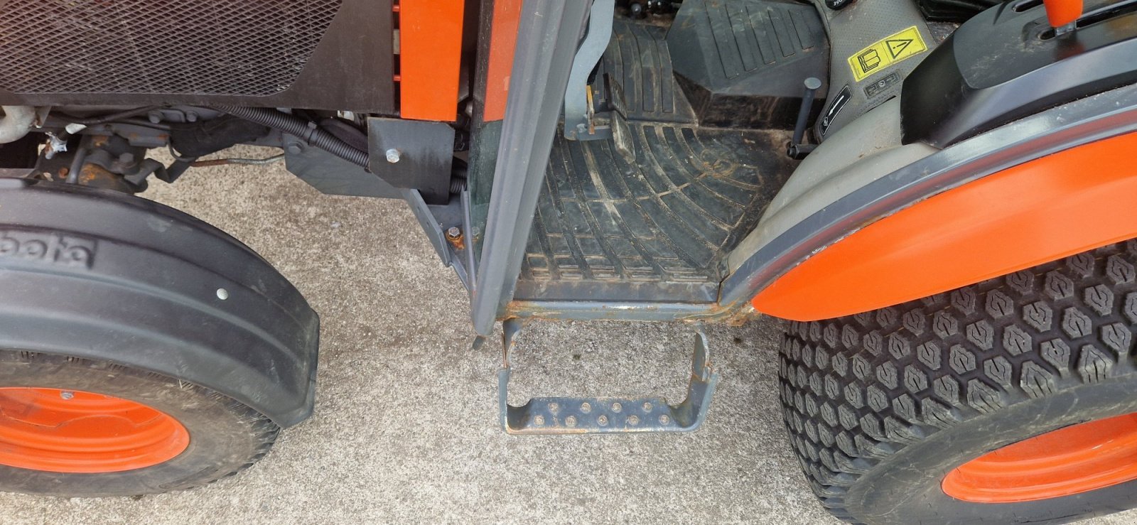 Kommunaltraktor typu Kubota B2 231 290h Klima Winterdienst EZ 28.12.2021 Mähwerk Salzstreuer Schneepflug, Gebrauchtmaschine w Palling (Zdjęcie 15)