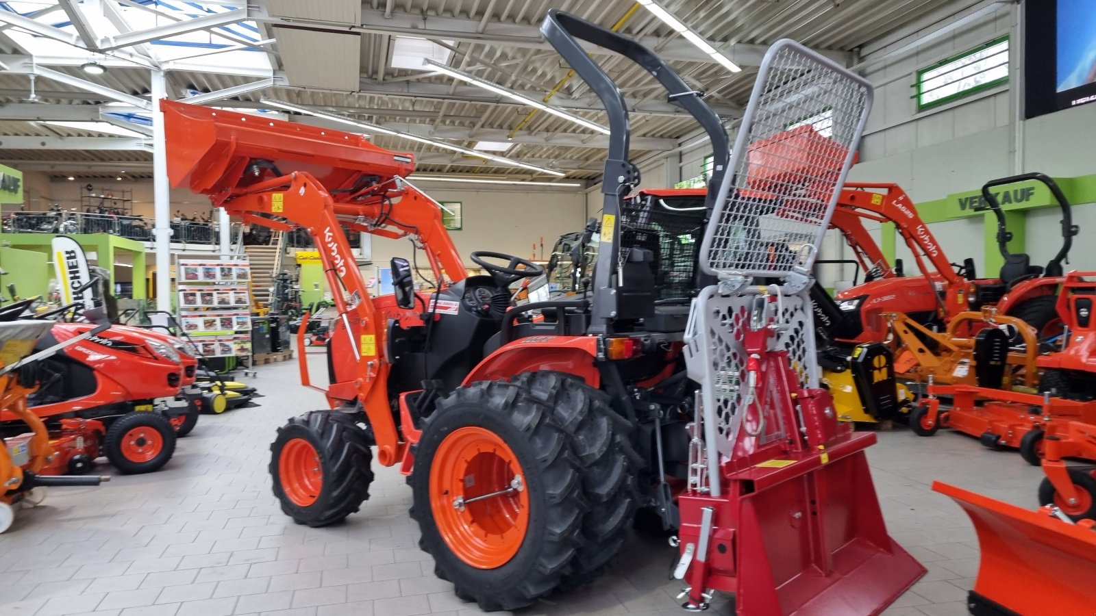 Kommunaltraktor des Typs Kubota B2-261 ROPS, Neumaschine in Olpe (Bild 4)