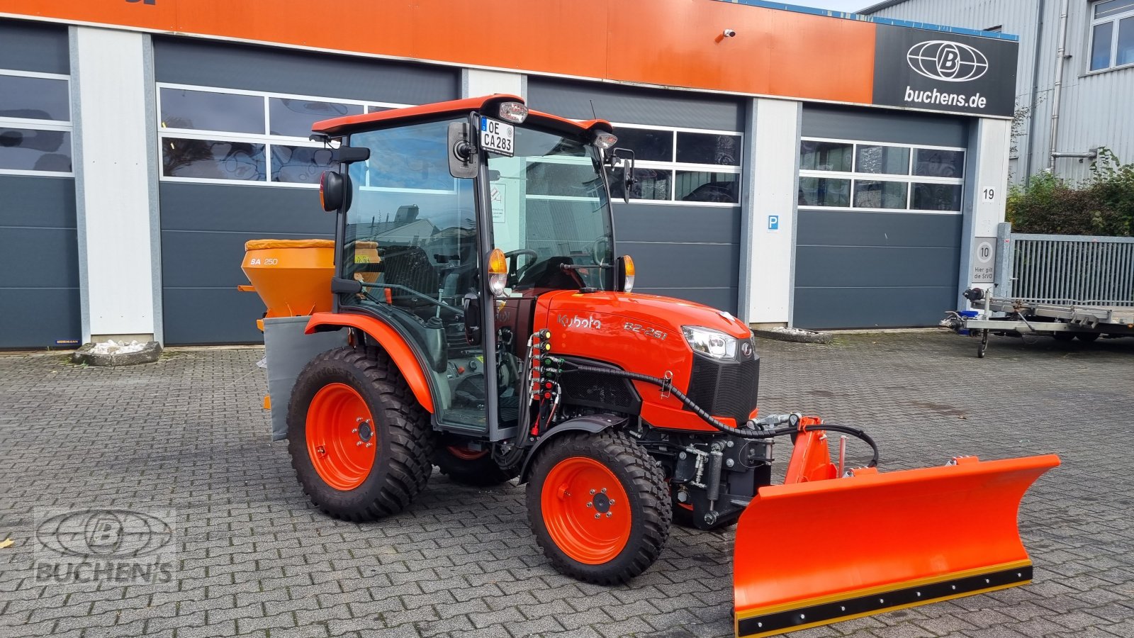 Kommunaltraktor des Typs Kubota B2-261 Winterdienst, Neumaschine in Olpe (Bild 3)