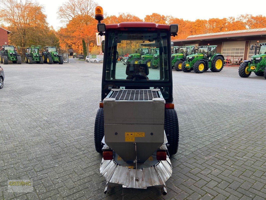 Kommunaltraktor des Typs Kubota B2230 inkl. Schneeschild / Salzstreuer / Kehrmaschine, Gebrauchtmaschine in Ahaus (Bild 5)