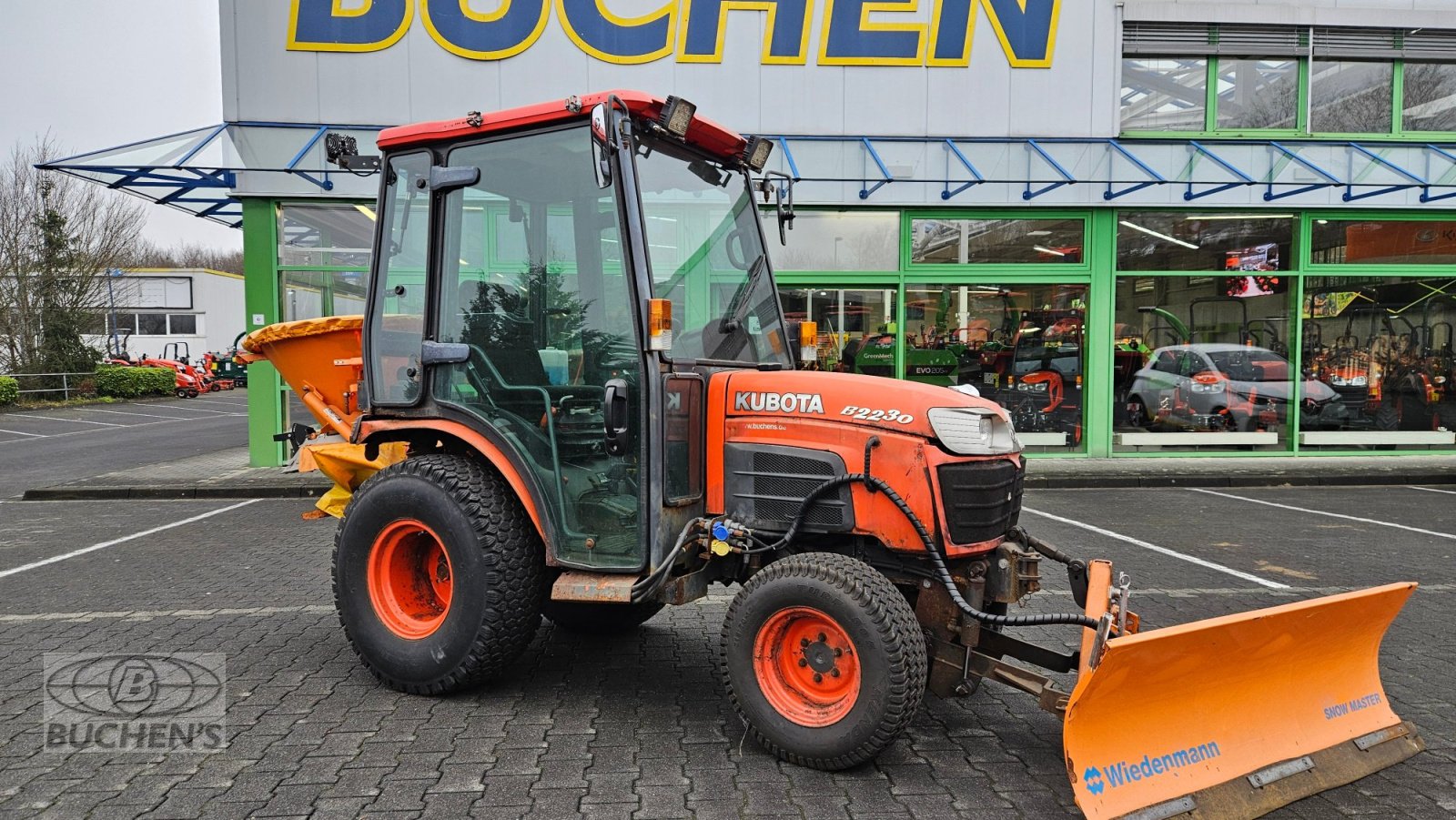 Kommunaltraktor des Typs Kubota B2230 Winterdienst, Gebrauchtmaschine in Olpe (Bild 1)
