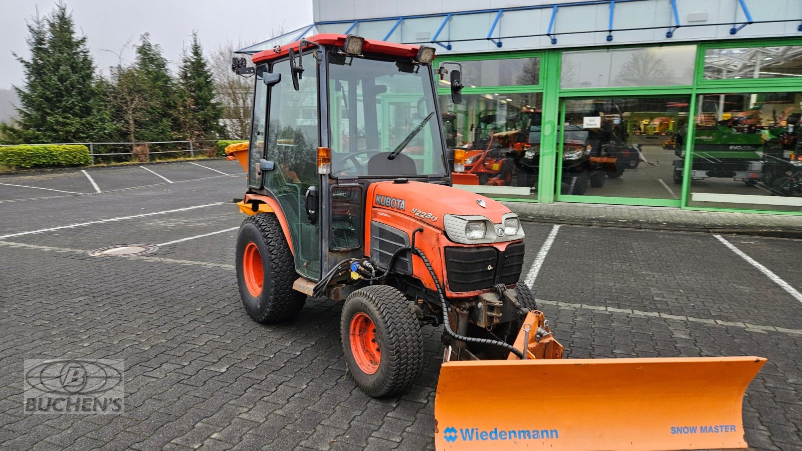 Kommunaltraktor des Typs Kubota B2230 Winterdienst, Gebrauchtmaschine in Olpe (Bild 5)