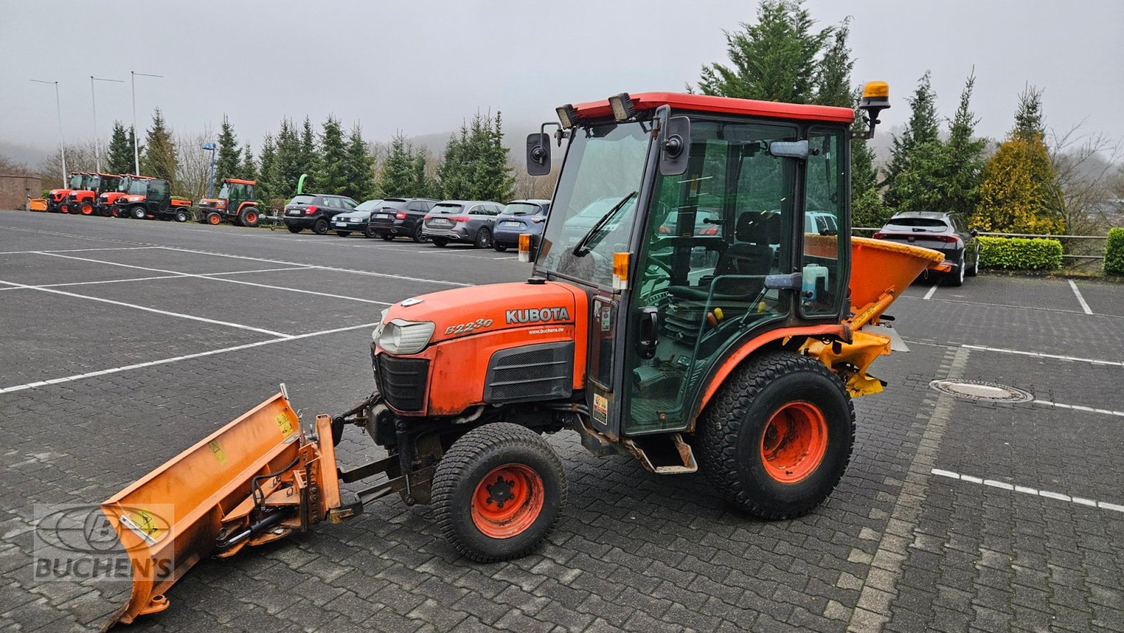 Kommunaltraktor des Typs Kubota B2230 Winterdienst, Gebrauchtmaschine in Olpe (Bild 8)