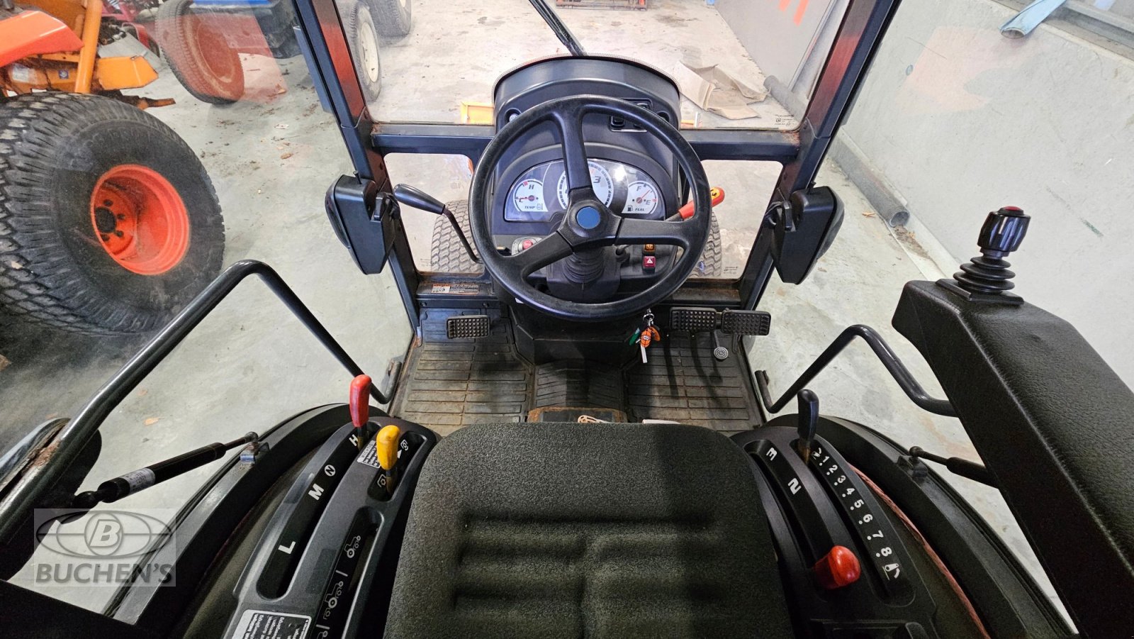Kommunaltraktor des Typs Kubota B2230 Winterdienst, Gebrauchtmaschine in Olpe (Bild 9)