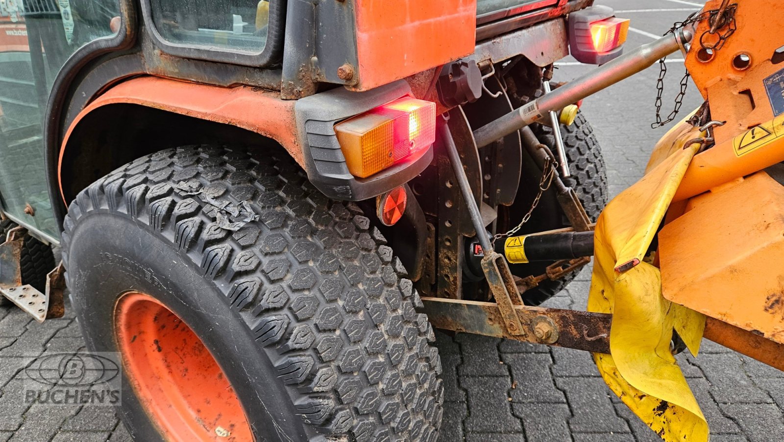 Kommunaltraktor des Typs Kubota B2230 Winterdienst, Gebrauchtmaschine in Olpe (Bild 14)