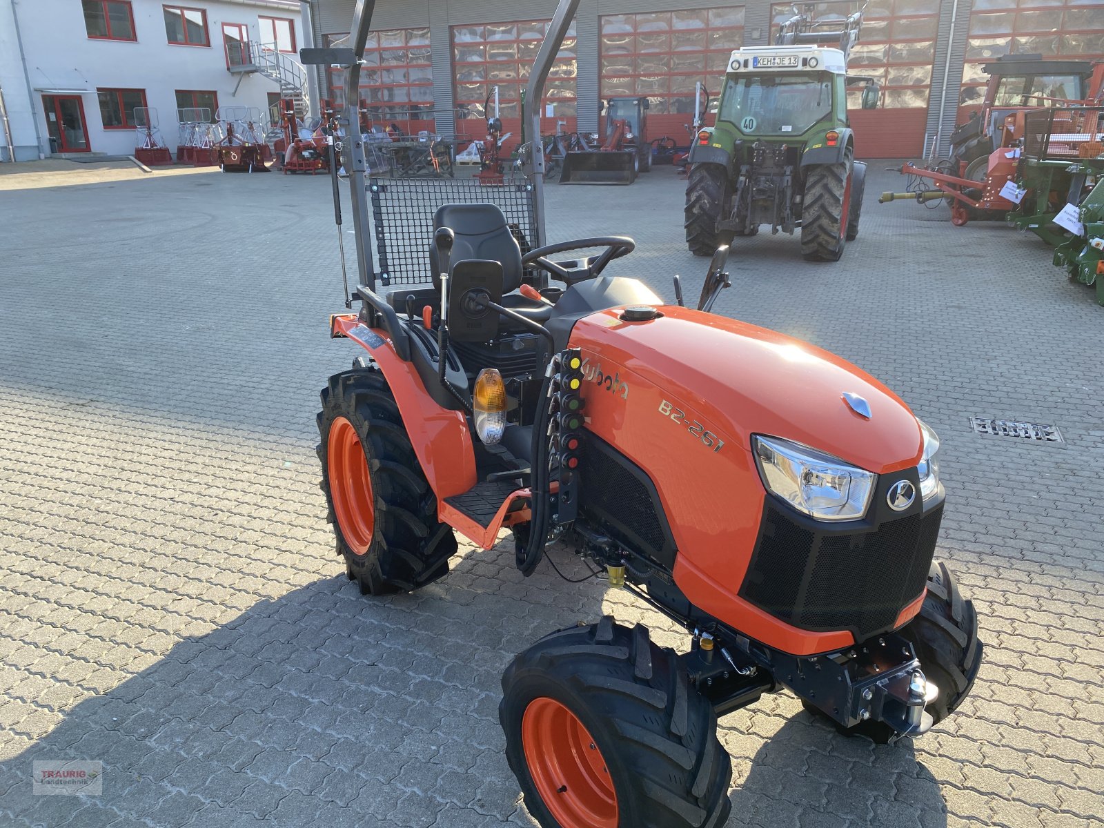 Kommunaltraktor des Typs Kubota B2261 ROPS, Neumaschine in Mainburg/Wambach (Bild 2)