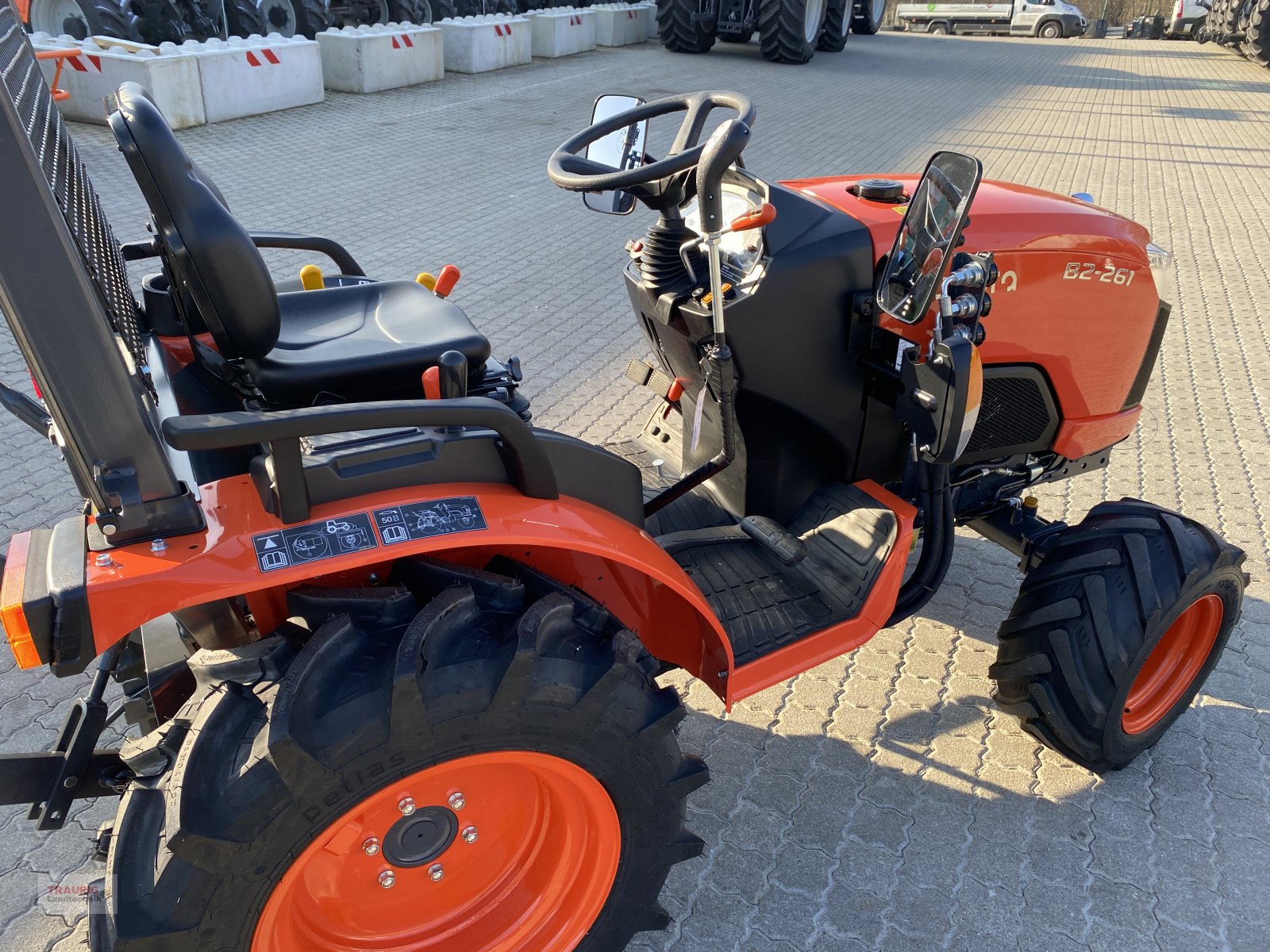 Kommunaltraktor des Typs Kubota B2261 ROPS, Neumaschine in Mainburg/Wambach (Bild 8)