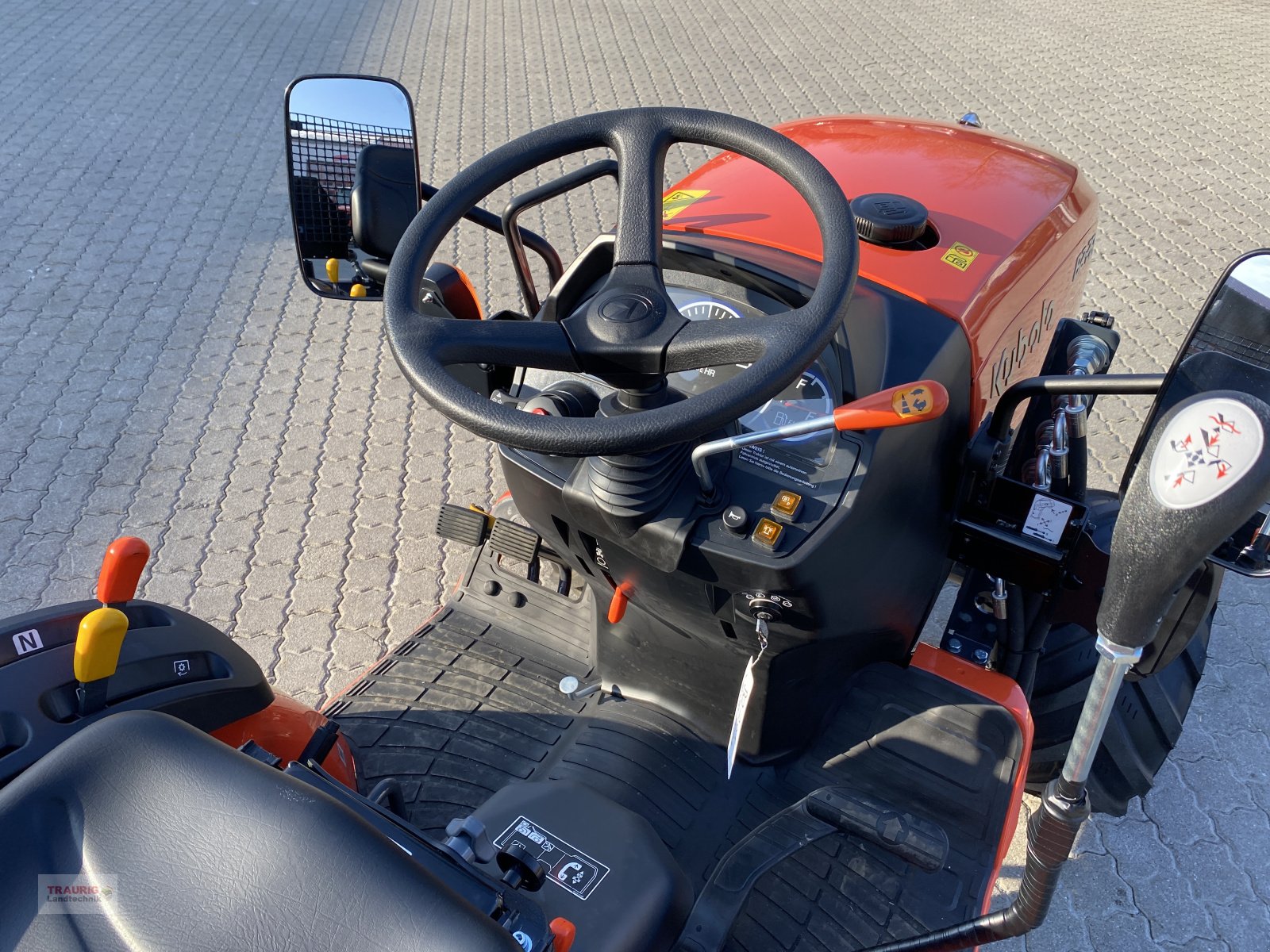 Kommunaltraktor des Typs Kubota B2261 ROPS, Neumaschine in Mainburg/Wambach (Bild 9)