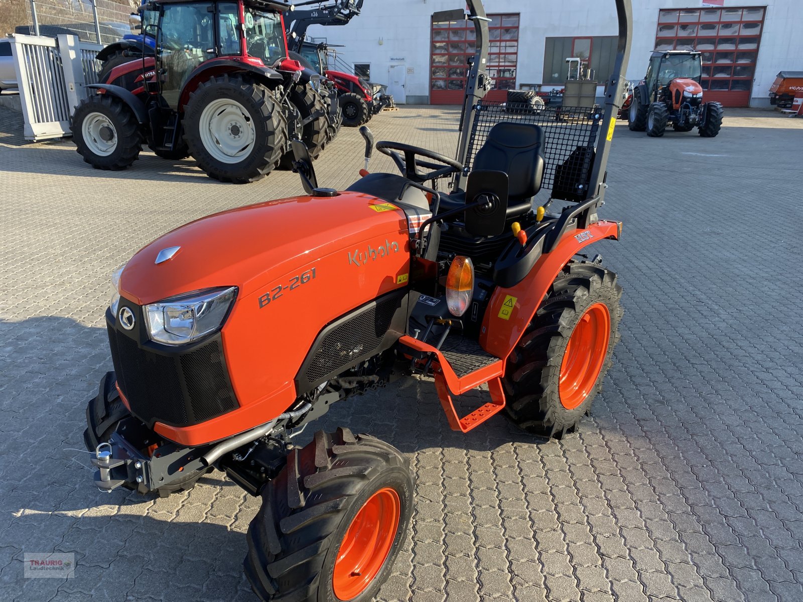 Kommunaltraktor des Typs Kubota B2261 ROPS, Neumaschine in Mainburg/Wambach (Bild 1)