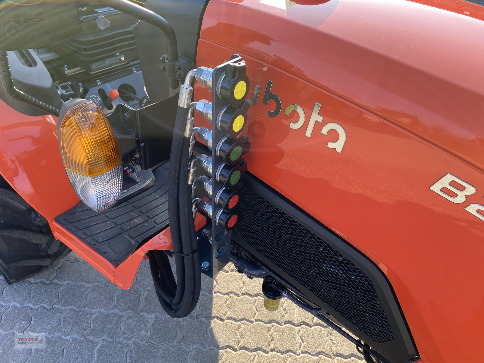 Kommunaltraktor des Typs Kubota B2261 ROPS, Neumaschine in Mainburg/Wambach (Bild 11)