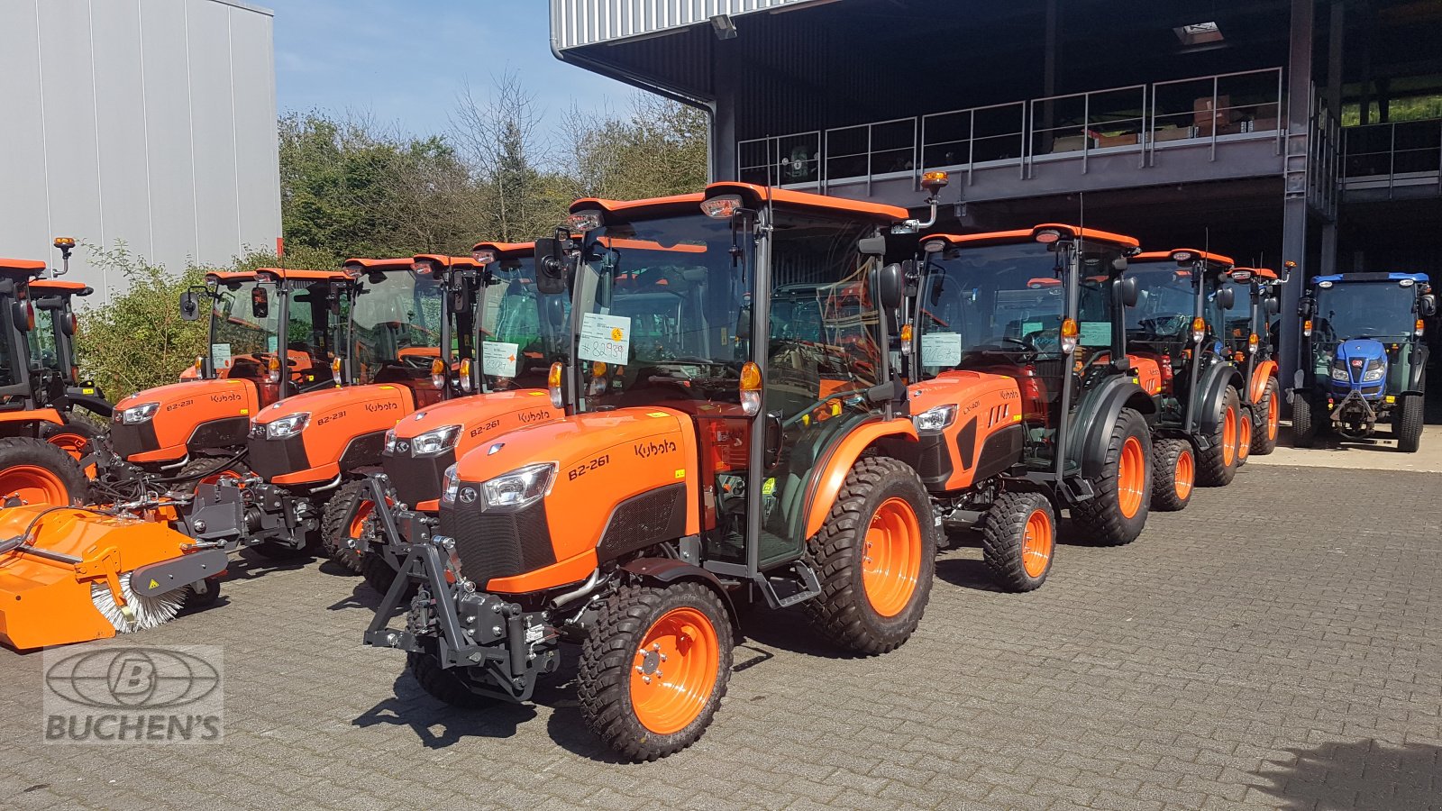Kommunaltraktor des Typs Kubota B2261, Neumaschine in Olpe (Bild 3)