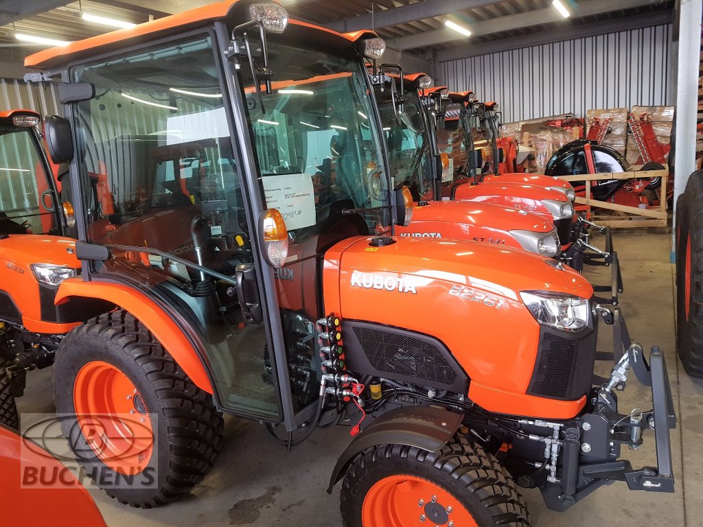 Kommunaltraktor des Typs Kubota B2261, Neumaschine in Olpe (Bild 2)