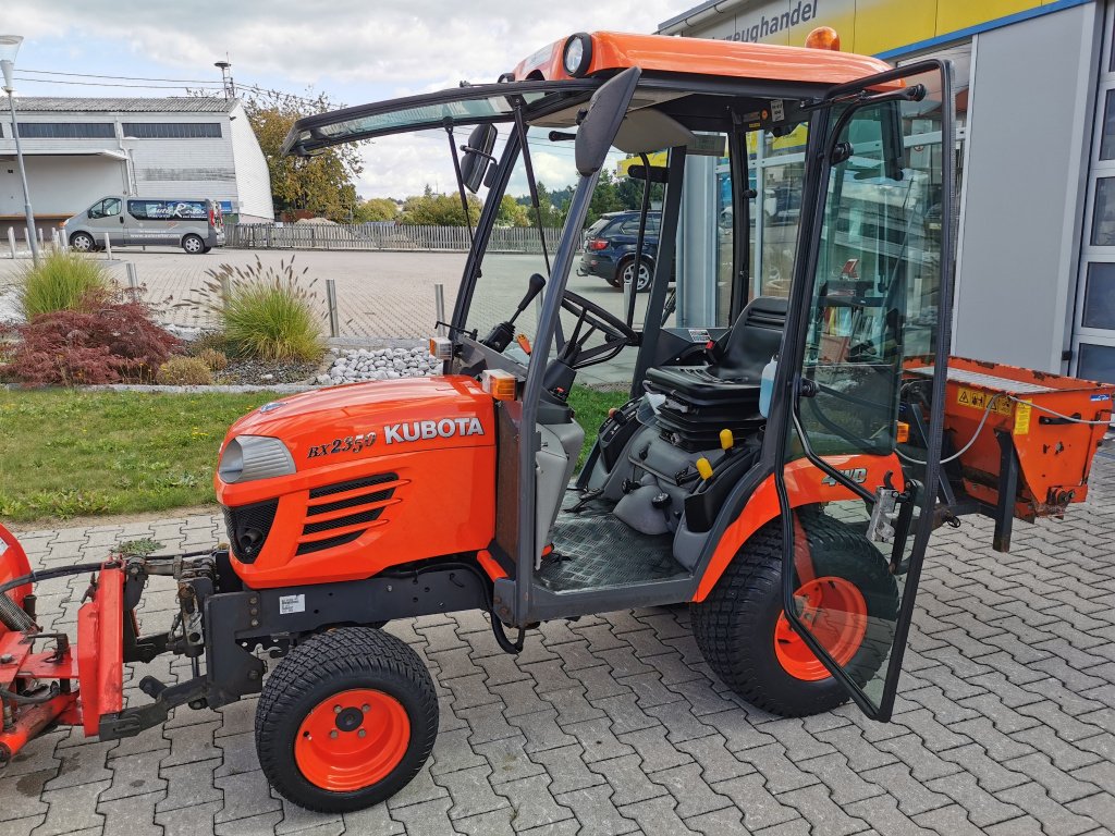 Kommunaltraktor des Typs Kubota BX 2350 Allrad Hydrostat alle inkl. Schneeschild 1.40m und Streugerät, Gebrauchtmaschine in Pfarrkirchen im Mühlkreis (Bild 20)