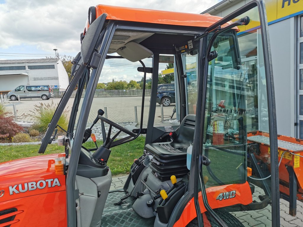Kommunaltraktor des Typs Kubota BX 2350 Allrad Hydrostat alle inkl. Schneeschild 1.40m und Streugerät, Gebrauchtmaschine in Pfarrkirchen im Mühlkreis (Bild 5)