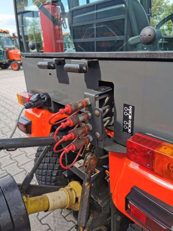 Kommunaltraktor des Typs Kubota BX 2350 Allrad Hydrostat alle inkl.Schneeschild 1.40m und Streugerät, Gebrauchtmaschine in Pfarrkirchen im Mühlkreis (Bild 7)