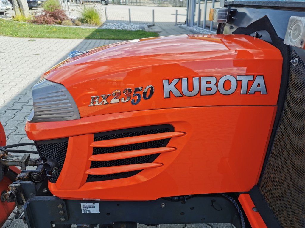 Kommunaltraktor des Typs Kubota BX 2350 Allrad Hydrostat alle inkl.Schneeschild 1.40m und Streugerät, Gebrauchtmaschine in Pfarrkirchen im Mühlkreis (Bild 19)
