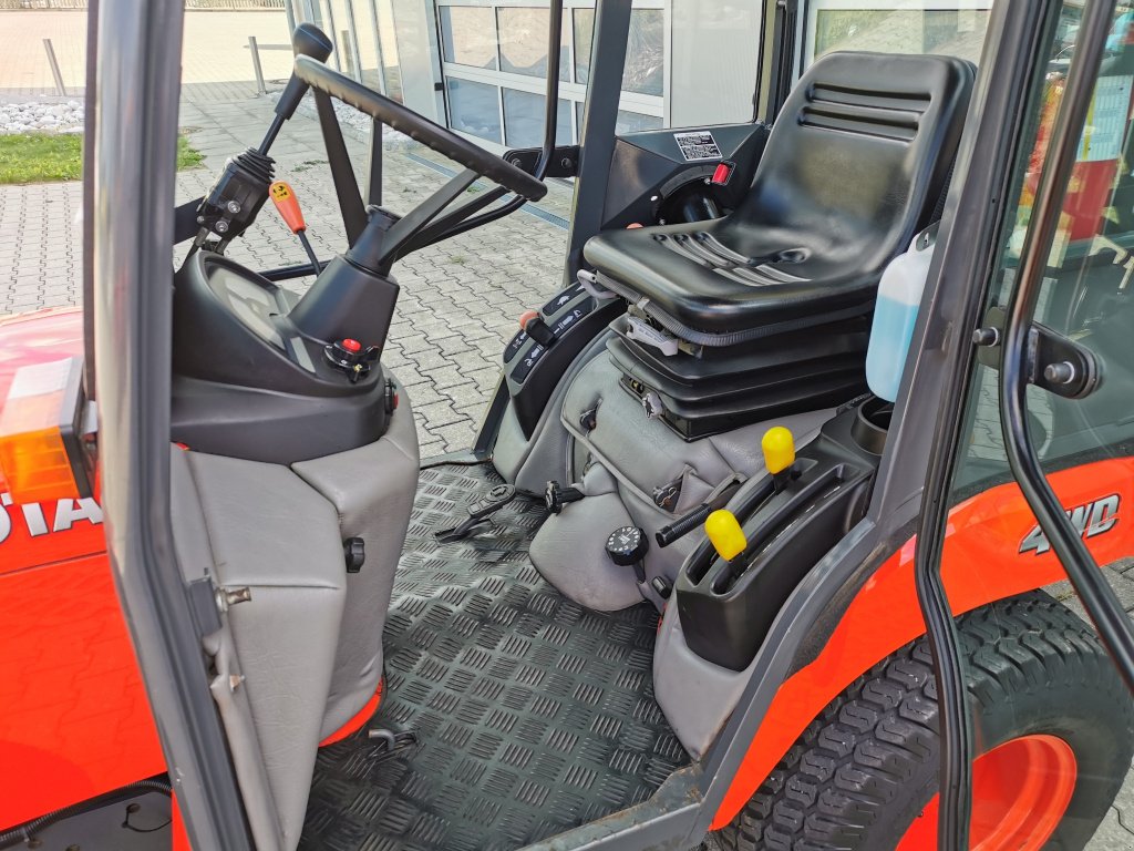 Kommunaltraktor des Typs Kubota BX 2350 Allrad Hydrostat alle inkl.Schneeschild 1.40m und Streugerät, Gebrauchtmaschine in Pfarrkirchen im Mühlkreis (Bild 5)
