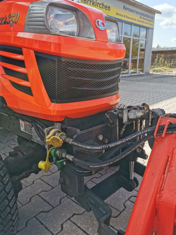 Kommunaltraktor des Typs Kubota BX 2350 Allrad Hydrostat alle inkl.Schneeschild 1.40m und Streugerät, Gebrauchtmaschine in Pfarrkirchen im Mühlkreis (Bild 11)