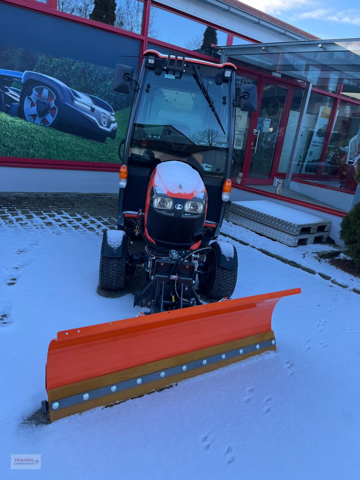 Kommunaltraktor типа Kubota BX 261 Cab m. Schild+Streuer, Neumaschine в Mainburg/Wambach (Фотография 3)