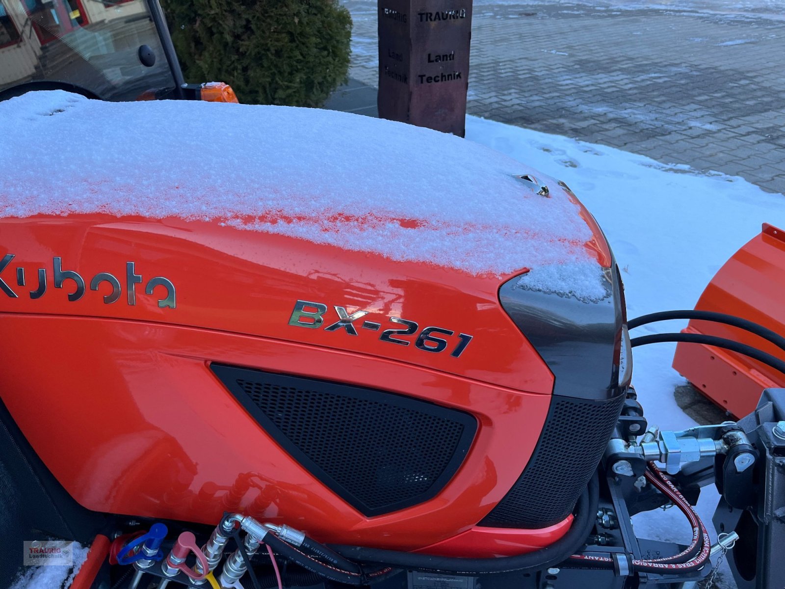 Kommunaltraktor типа Kubota BX 261 Cab m. Schild+Streuer, Neumaschine в Mainburg/Wambach (Фотография 7)