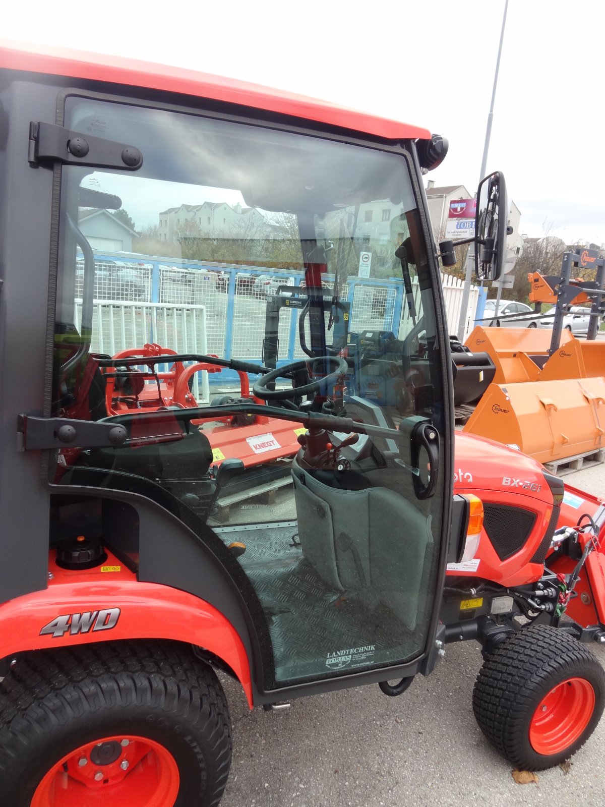 Kommunaltraktor des Typs Kubota BX 261 CAB, Neumaschine in St.Andrä-Wördern (Bild 7)