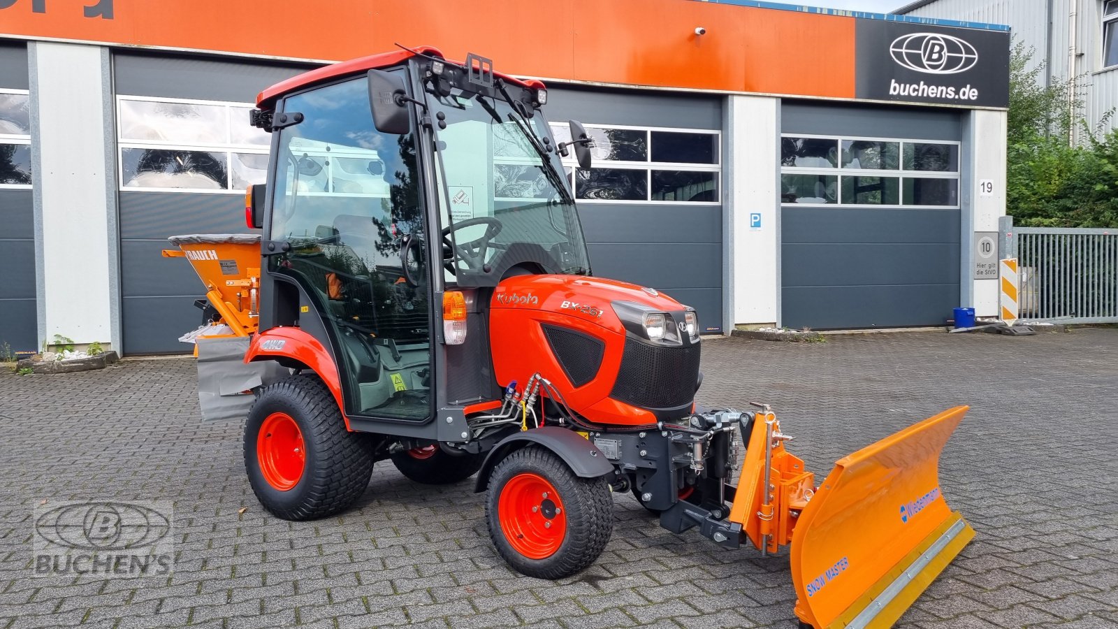 Kommunaltraktor des Typs Kubota BX 261 Winterdienst, Neumaschine in Olpe (Bild 1)