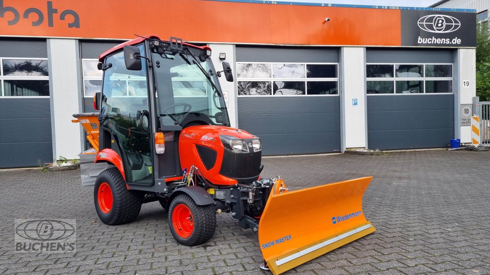 Kommunaltraktor des Typs Kubota BX 261 Winterdienst, Neumaschine in Olpe (Bild 3)