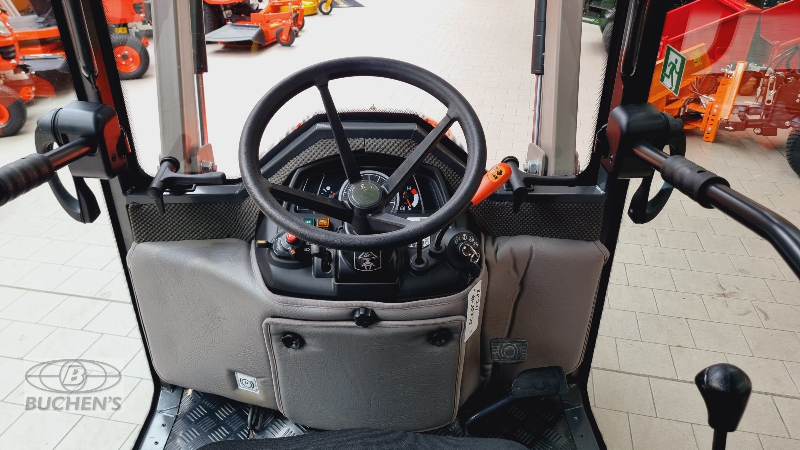 Kommunaltraktor des Typs Kubota BX231 CAB, Neumaschine in Olpe (Bild 7)
