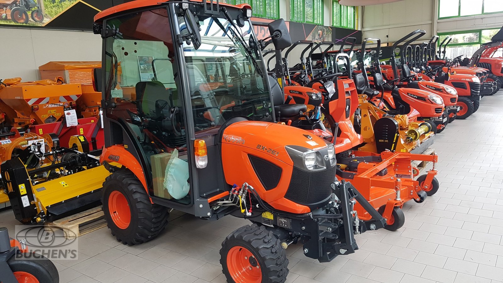 Kommunaltraktor des Typs Kubota BX261 CAB, Neumaschine in Olpe (Bild 3)