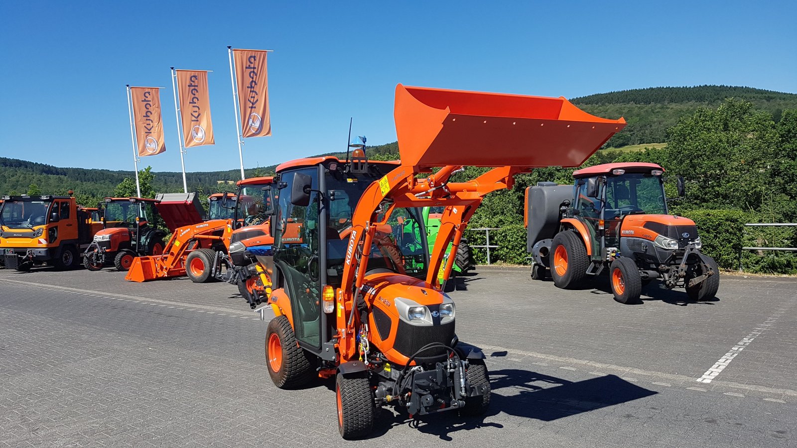 Kommunaltraktor des Typs Kubota BX261 CAB, Neumaschine in Olpe (Bild 7)