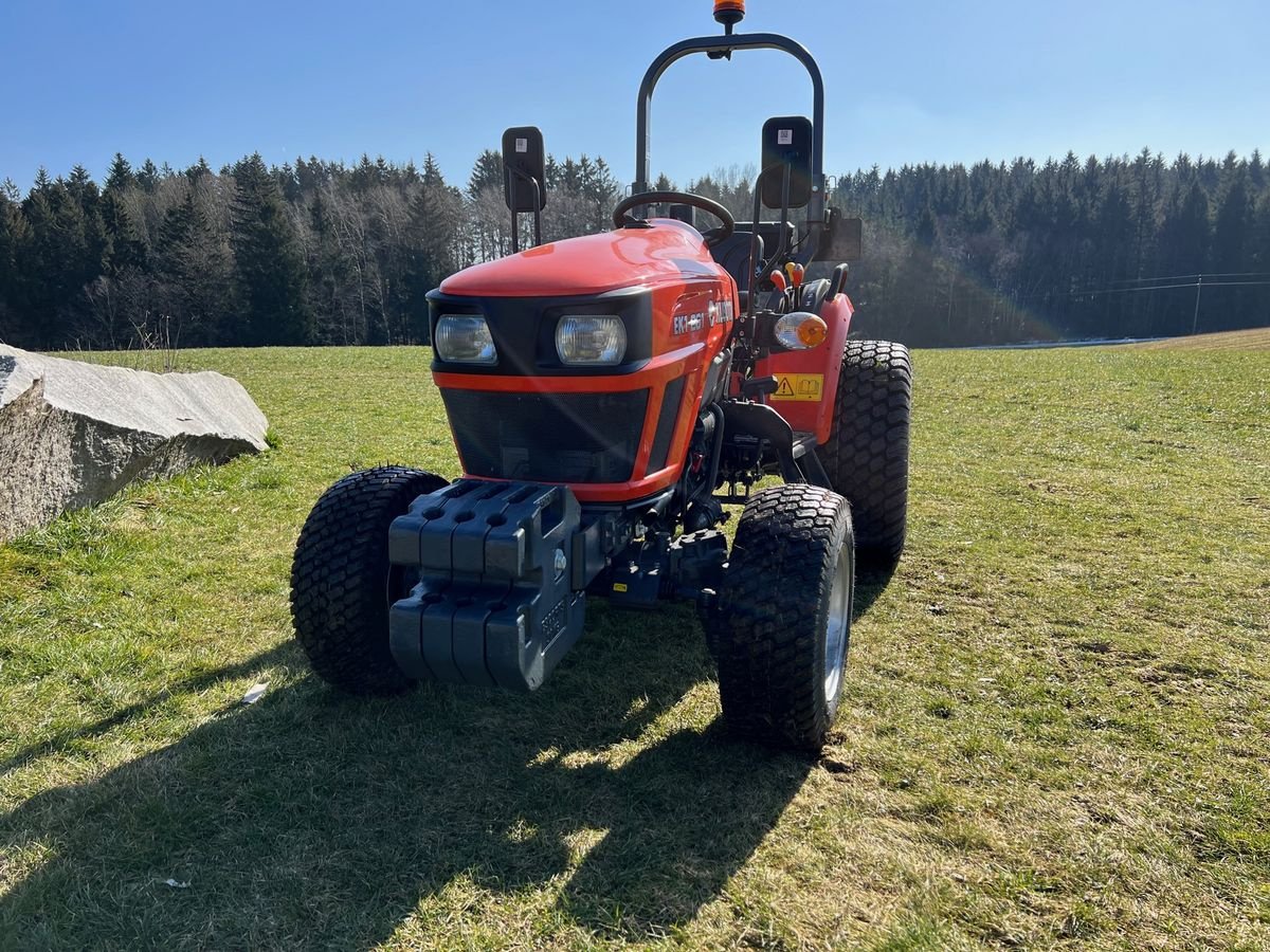 Kommunaltraktor des Typs Kubota EK 261 Rasenbereifung, Neumaschine in NATTERNBACH (Bild 4)