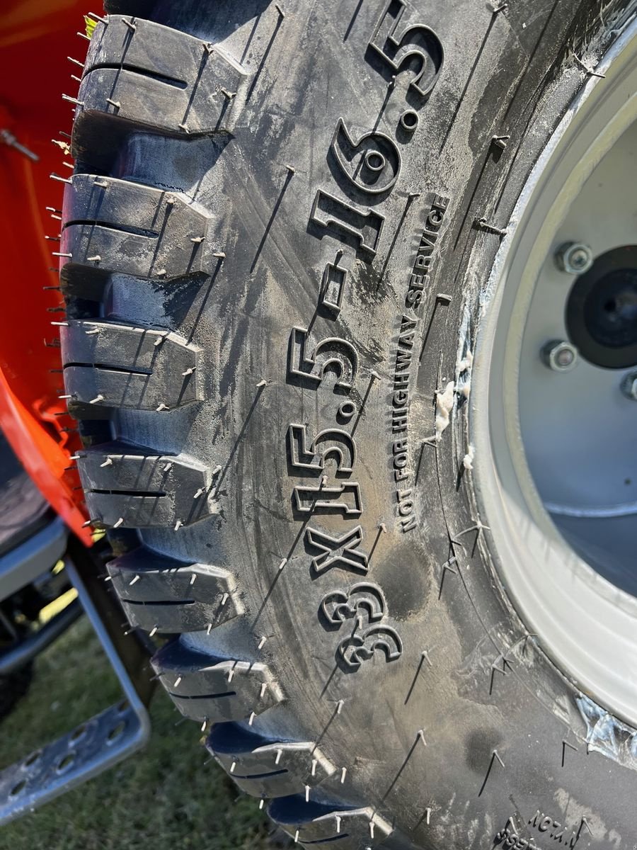 Kommunaltraktor des Typs Kubota EK 261 Rasenbereifung, Neumaschine in NATTERNBACH (Bild 10)