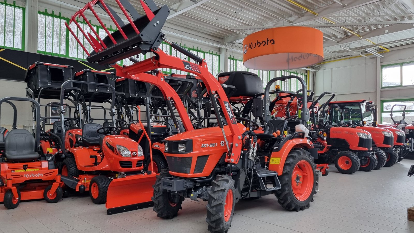 Kommunaltraktor des Typs Kubota EK1-261 Frontlader, Neumaschine in Olpe (Bild 3)