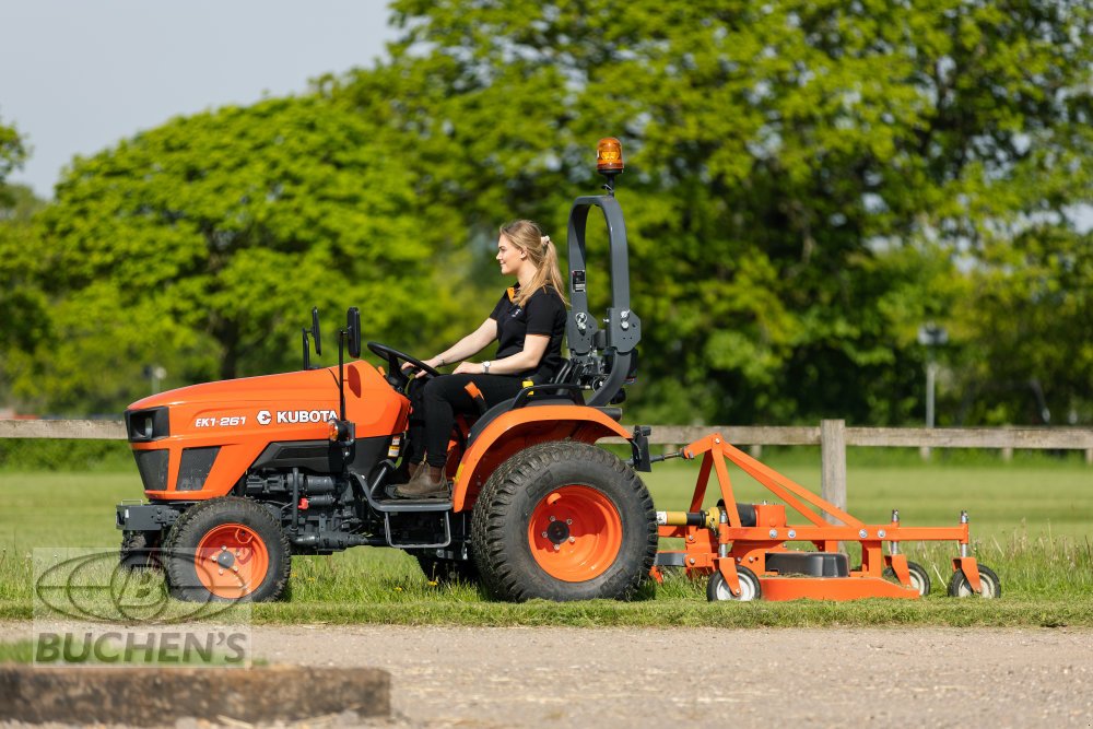 Kommunaltraktor des Typs Kubota EK1-261 HST inkl. Mähwerk, Neumaschine in Olpe (Bild 1)
