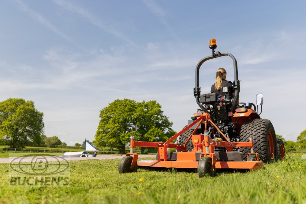 Kommunaltraktor des Typs Kubota EK1-261 HST inkl. Mähwerk, Neumaschine in Olpe (Bild 2)