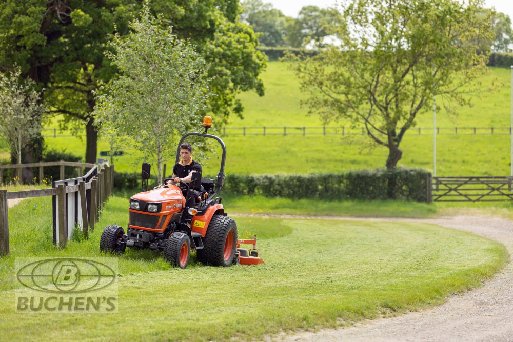 Kommunaltraktor des Typs Kubota EK1-261 HST inkl. Mähwerk, Neumaschine in Olpe (Bild 5)